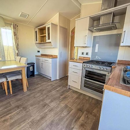 Lovely 6 Berth Caravan At Suffolk Sands Holiday Park Ref 45010Mv Felixstowe Zewnętrze zdjęcie