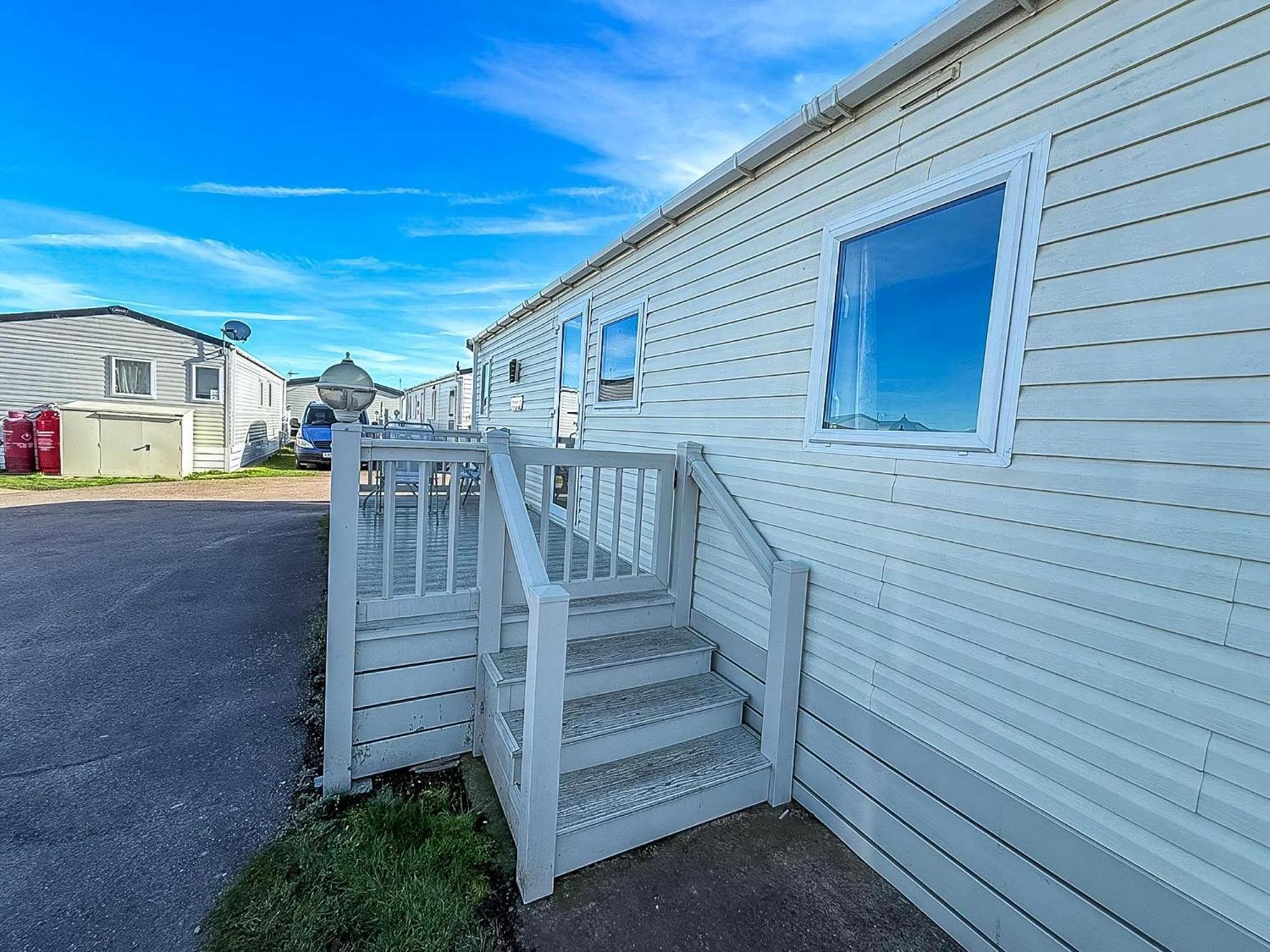 Lovely 6 Berth Caravan At Suffolk Sands Holiday Park Ref 45010Mv Felixstowe Zewnętrze zdjęcie