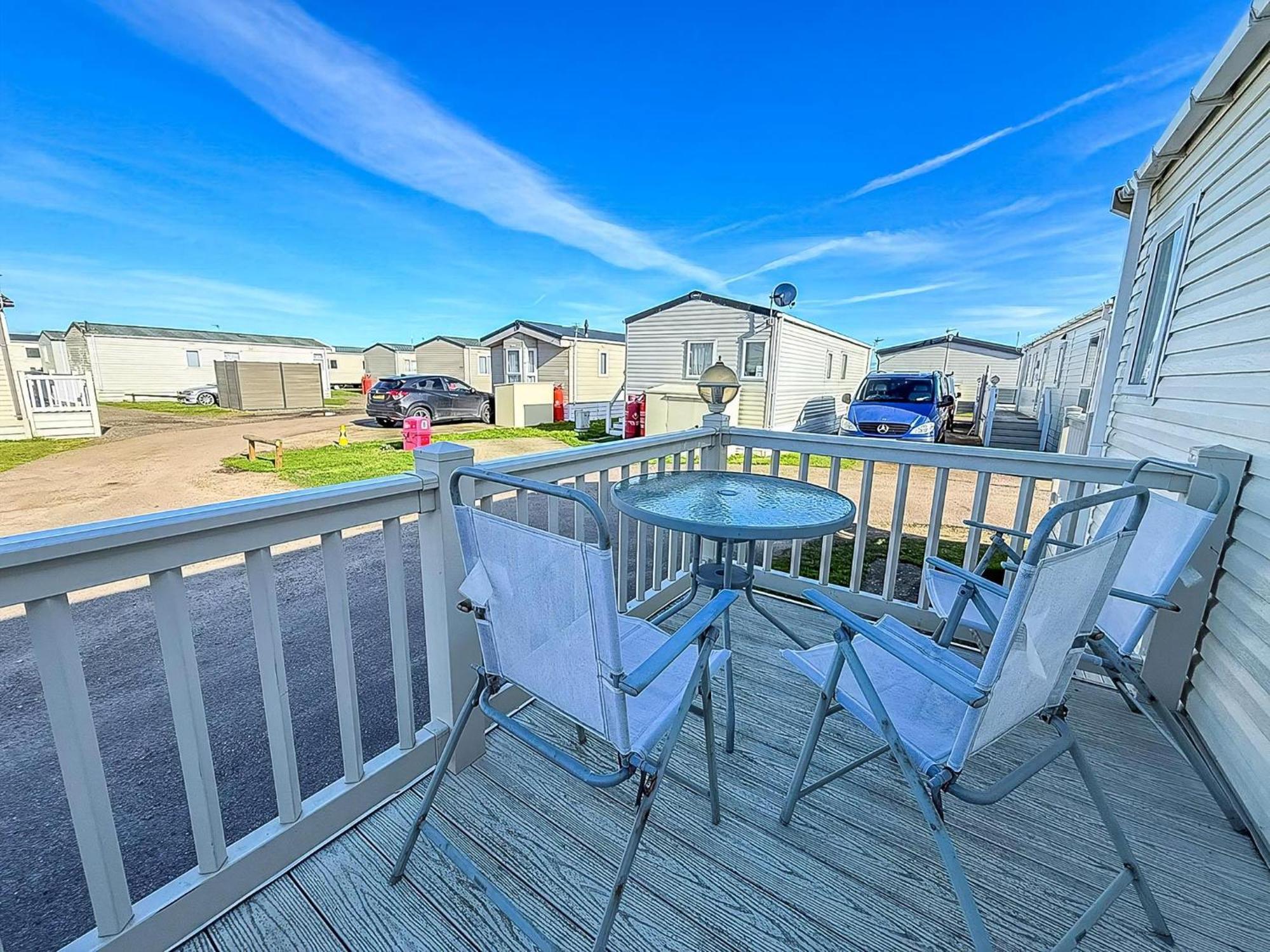 Lovely 6 Berth Caravan At Suffolk Sands Holiday Park Ref 45010Mv Felixstowe Zewnętrze zdjęcie